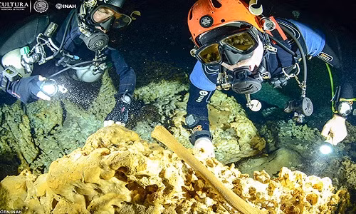 Trong quá trình khám phá hang động Sac Actun - được xem là hang động dưới nước dài nhất thế giới, các chuyên gia đã phát hiện nhiều bộ xương hóa thạch của con người và động vật có niên đại khoảng 9.000 năm tuổi. Nhiều hiện vật trong số này có liên quan đến nền văn minh Maya.