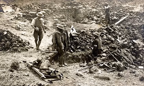 Những người lính trong trận Messines Ridge tại Ypres, Bỉ năm 1917. Bỉ là một trong những chiến trường ác liệt nhất hồi Chiến tranh thế giới 1 với nhiều người thương vong.