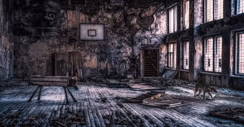 Nhiều đồ đạc vật dụng bên trong các tòa nhà ở Pripyat bị hoen rỉ, hỏng hóc.