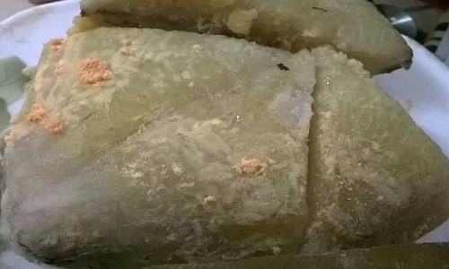 Bánh chưng mốc nên bỏ đi không nên bỏ phần mốc hoặc luộc lại