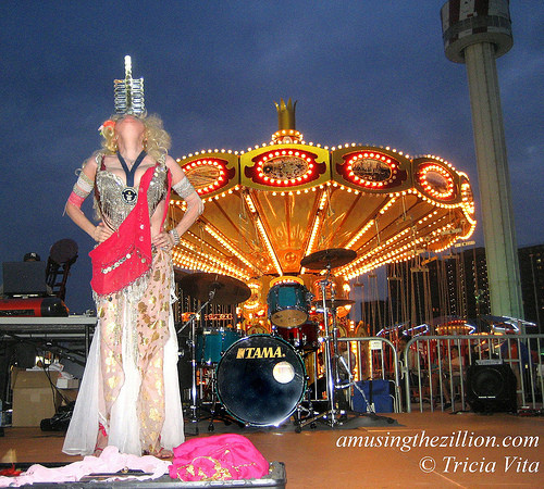 Đến năm 2009, Veruschka tiếp tục lập kỷ lục là người nuốt thanh kiếm dài nhất thế giới, với độ dài lên đến 58 cm.