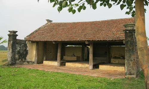 Chùa Ón không có tượng, không có sư chăm coi. Khách thập phương có thể tự ý vào dâng hương, cầu lộc, cầu tài, sức khỏe. Nhưng tránh xâm phạm, trai gái không nên quanh quẩn tự tình.