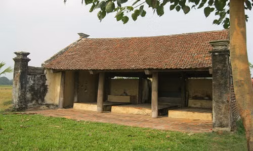 Chùa Ón không có tượng, không có sư chăm coi. Khách thập phương có thể tự ý vào dâng hương, cầu lộc, cầu tài, sức khỏe. Nhưng tránh xâm phạm, trai gái không nên quanh quẩn tự tình.