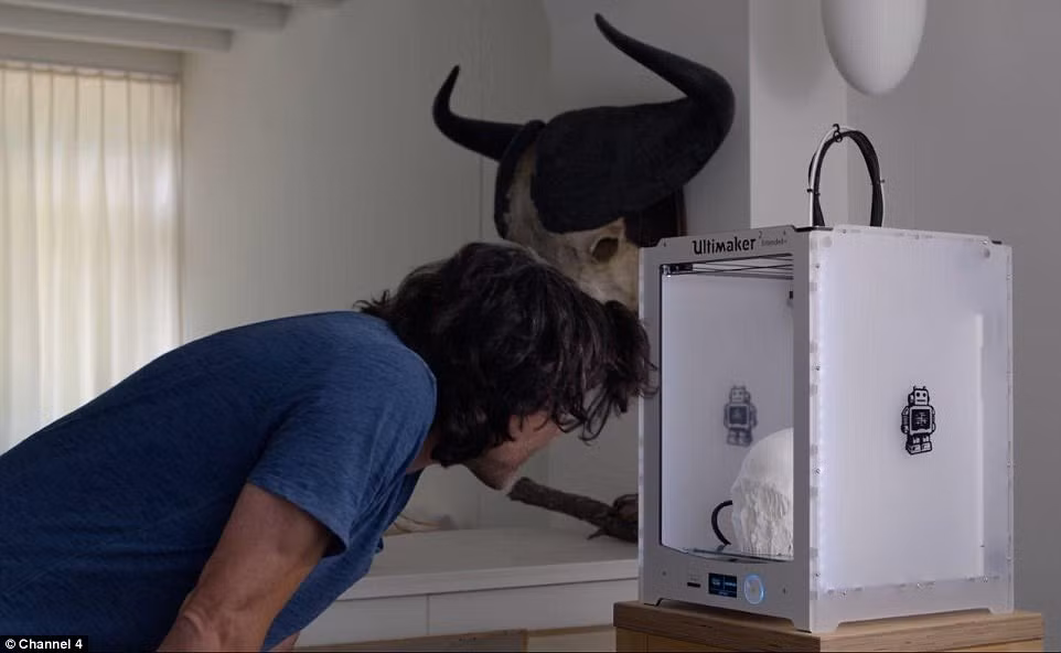 Các chuyên gia cũng tiết lộ thêm rằng, cứ 1 trong số 10 người sống ở Anh hiện nay có mối liên hệ trực tiếp với người đàn ông Cheddar.