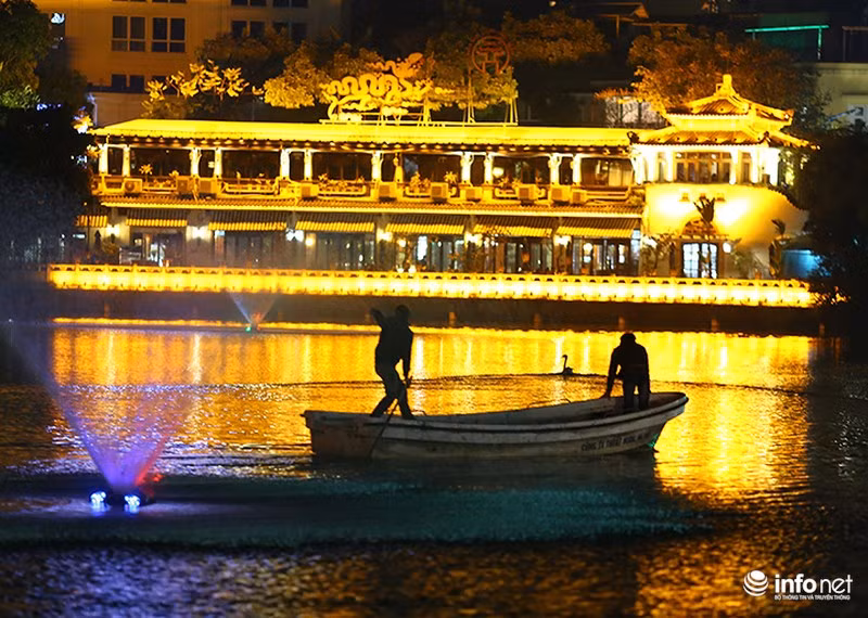 Một trong những người phản đối nhiều nhất là "nhà rùa học" Hà Đình Đức. Ông này cho rằng Hồ Gươm là tấm gương phản chiếu tâm hồn của người Hà Nội, chính vì thế việc thả thiên nga ở hồ Gươm sẽ làm mất đi hồn cốt dân tộc.