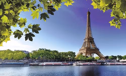 Tháp Eiffel - biểu tượng nổi tiếng của nước Pháp - được đặt tên theo tên của tác giả của ngọn tháp này là Gustave Eiffel. Đặc biệt, một bức tượng Gustave Eiffel được đặt ngay dưới chân tháp.