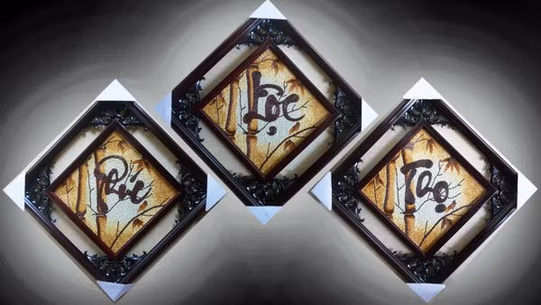 Mỗi dịp Tết đến Xuân về, mọi người ước nguyện cho nhau luôn được “Phúc, Lộc, Thọ”. Người nào được toại nguyện cả ba điều ước và mong muốn ấy thì cuộc đời thật mỹ mãn.