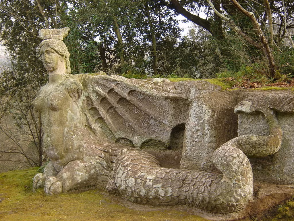 Những bức tượng quái vật trong khu vườn kỳ bí này dường như không có mối liên hệ gì với nhau hay phù hợp với bối cảnh xung quanh vị trí đặt chúng. Bí ẩn này khiến nhiều nhà nghiên cứu tò mò đi tìm câu trả lời.