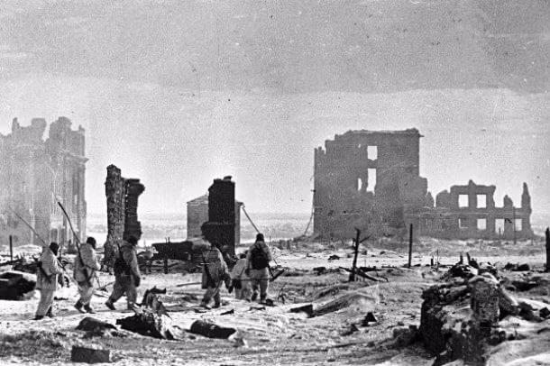 Trận Stalingrad diễn ra từ năm 1942 - 1943 là một trong những trận chiến nổi tiếng lịch sử thế giới. Cuộc chiến giữa phát xít Đức với Liên Xô này được đánh giá là một trong những trận chiến cam go, ác liệt nhất và có nhiều người thương vong nhất trong lịch sử chiến tranh.
