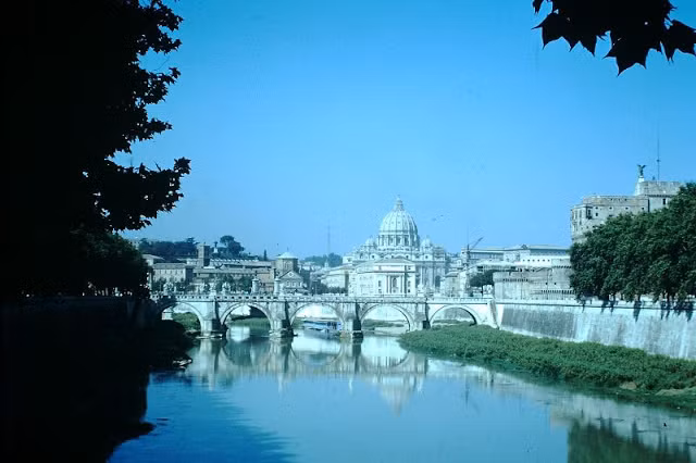 Cảnh đẹp thành Rome khi nhìn từ sông Tiber.