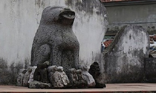 Ông Hoàng Thạch làng Địch Vĩ, xã Phương Đình, Đan Phượng, Hà Nội.