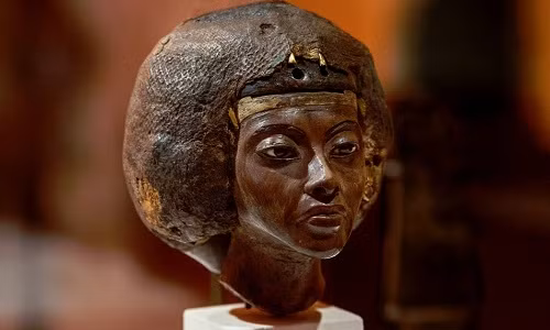 Nữ hoàng Tiye sinh năm 1415 TCN và mất năm 1340 TCN. Bà là một trong những người phụ nữ quyền lực nhất trong lịch sử Ai Cập và nổi tiếng xinh đẹp, quyến rũ.