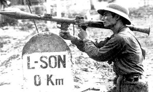 Bộ đội Việt Nam đánh trả quân Trung Quốc xâm lược tại Lạng Sơn năm 1979. Ảnh tư liệu