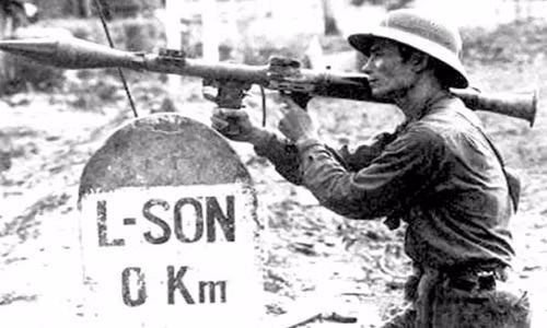 Bộ đội Việt Nam đánh trả quân Trung Quốc xâm lược tại Lạng Sơn năm 1979. Ảnh tư liệu