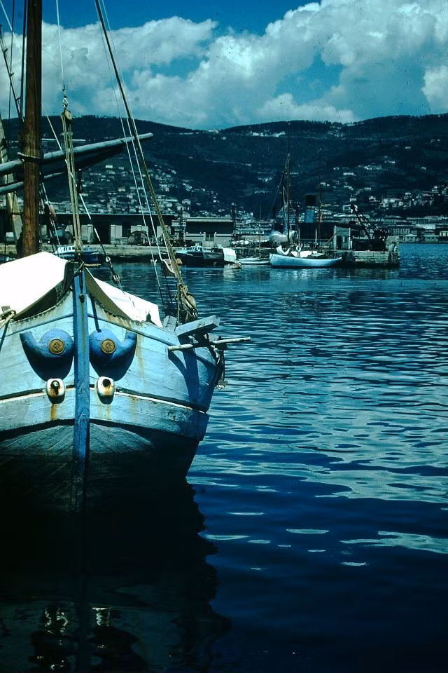 Những chiếc thuyền neo đậu tại cảng Trieste.