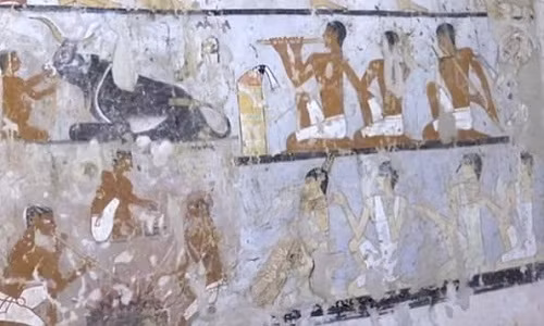 Theo các nhà khảo cổ học Ai Cập, lăng mộ cổ 4.400 tuổi nằm gần kim tự tháp Giza, bên ngoài thủ đô Cairo thuộc về nữ tư tế có tên Hetpet.