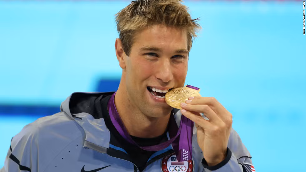 Theo thời gian, các vận động tại các kỳ Olympic tiếp theo bắt chước hành động cắn vào tấm huy chương vàng họ giành được để phóng viên có những bức ảnh hoàn hảo.