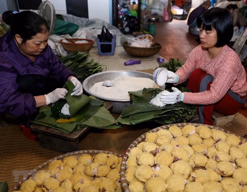 Sản lượng bánh trưng cung cấp cho thị trường ước đạt khoảng 470.000 chiếc đảm bảo chất lượng vệ sinh an toàn thực phẩm. (Ảnh: Vũ Sinh/TTXVN)