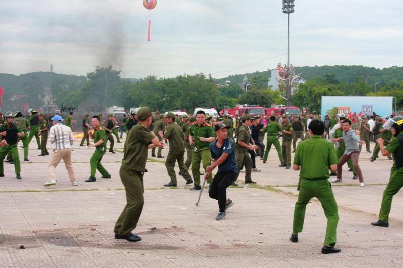Hai Duong ra mat luc luong tham gia bao ve an ninh, trat tu o co so-Hinh-8