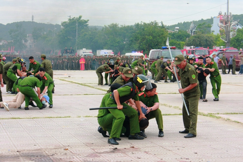 Hai Duong ra mat luc luong tham gia bao ve an ninh, trat tu o co so-Hinh-7
