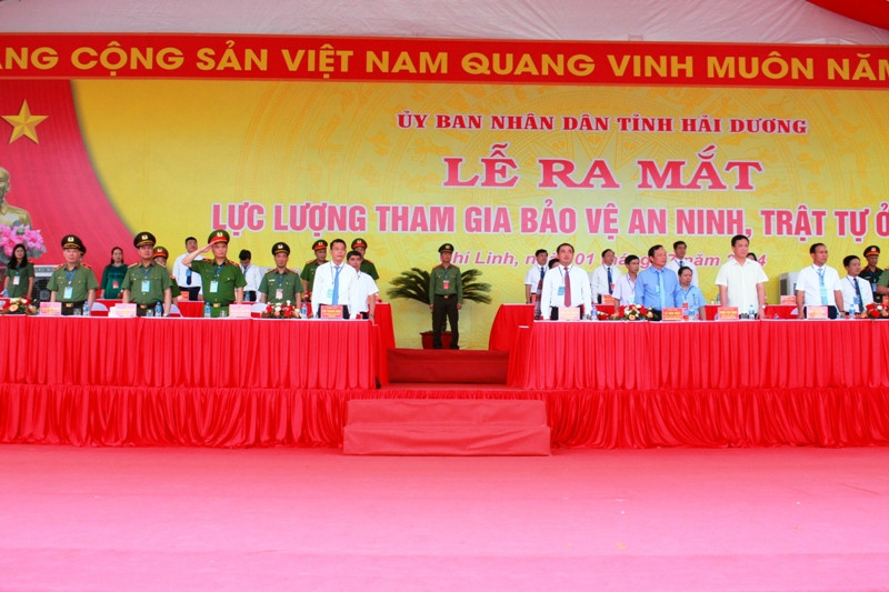 Hai Duong ra mat luc luong tham gia bao ve an ninh, trat tu o co so