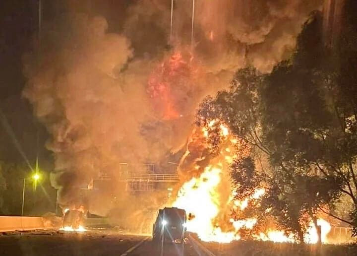 Nguyên nhân vụ cháy xe bồn cao tốc Hà Nội - Hải Phòng, 2 người thương vong Nguyen nhan vu chay xe bon cao toc Ha Noi - Hai Phong, 2 nguoi thuong vong