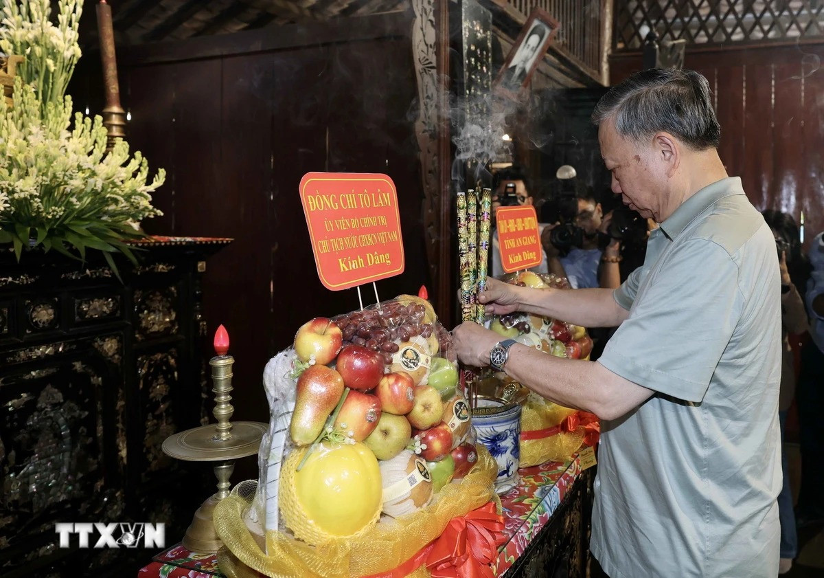 Chủ tịch nước Tô Lâm gặp mặt lãnh đạo chủ chốt tỉnh An Giang - Hình 2 Chu tich nuoc To Lam gap mat lanh dao chu chot tinh An Giang-Hinh-2