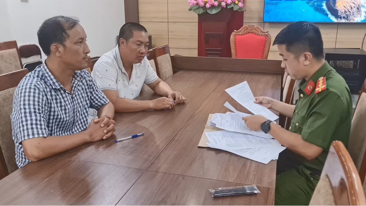 Thieu tuong Dinh Van Noi chi dao “nong”, hai lai xe bi tam giu