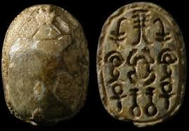 Người Ai Cập tin rằng bọ hung có có mối liên kết với thần Khepri. Bọ hung là biểu tượng của sự tái sinh. Các chuyên gia đã tìm thấy một số lá bùa bọ hung trong các ngôi mộ cổ.