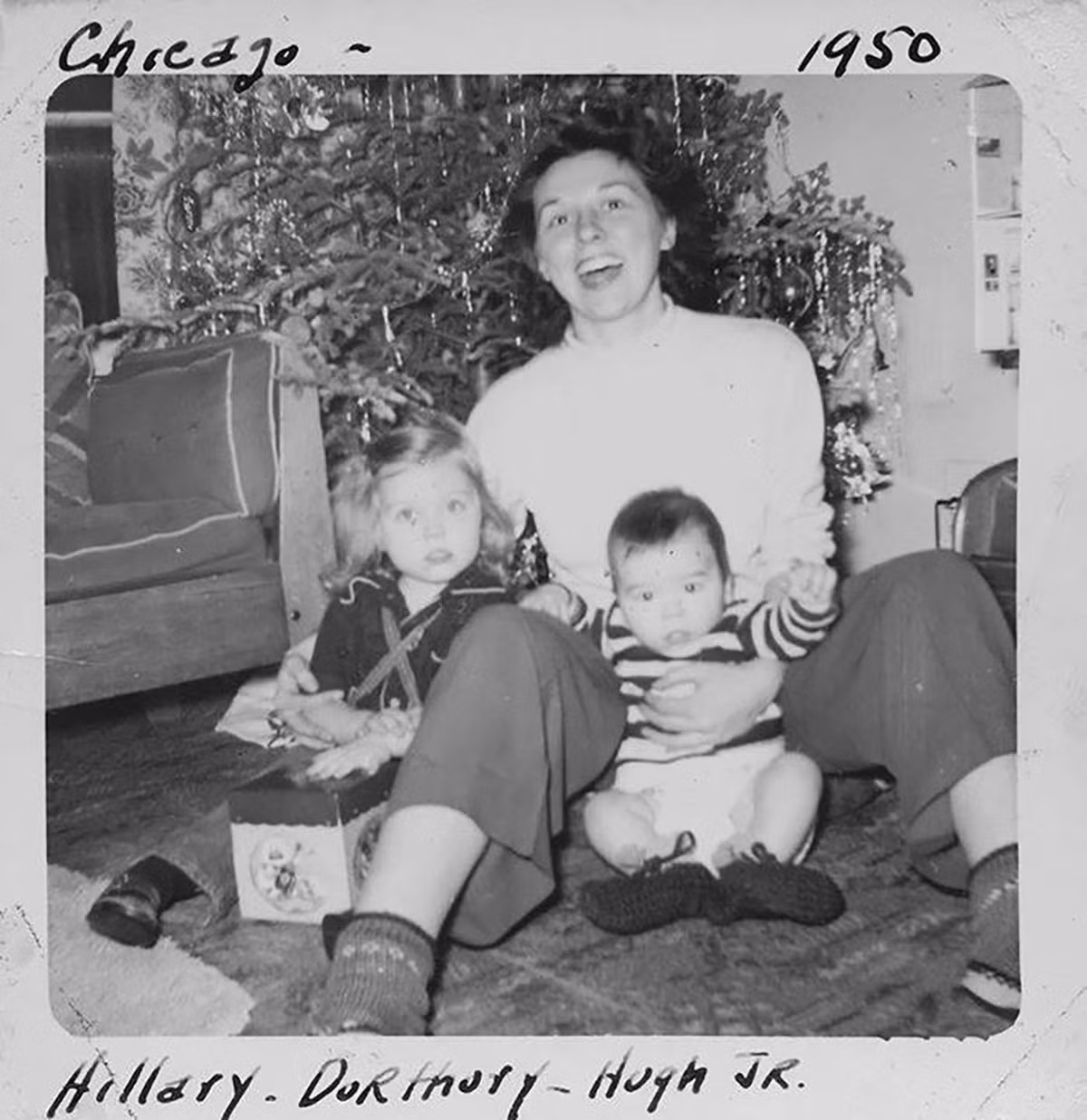 Khi còn nhỏ, bà Clinton muốn trở thành một phi hành gia hoặc cầu thủ bóng chày. Cựu Ngoại trưởng Mỹ này rất thích chơi thể thao như trượt băng, quần vợt, ba lê, bóng chuyền và bóng ném.