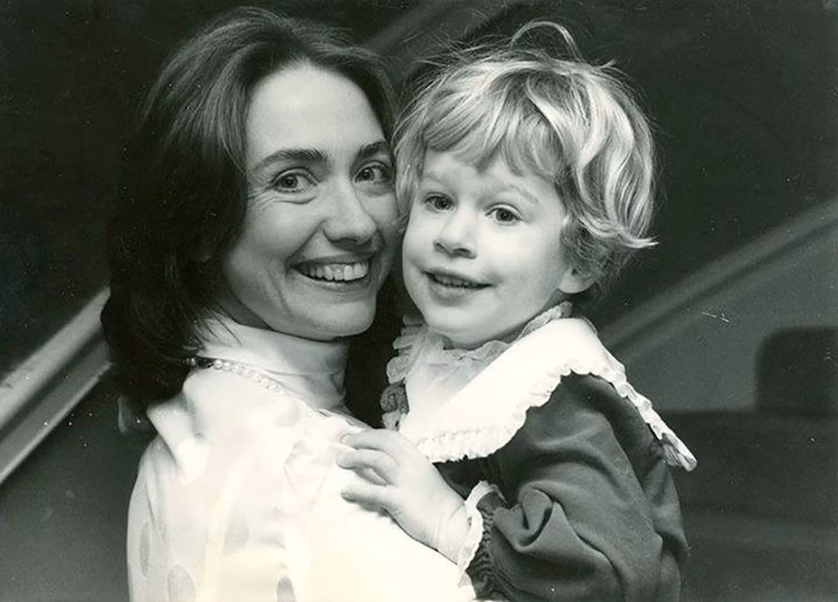 Bà trở thành phu nhân thống đốc bang Arkansas năm 1978. Trong 12 năm làm phu nhân thống đốc bang Arkansas, bà Clinton là người luôn đi đầu trong việc đấu tranh vì quyền trẻ em. Cựu Ngoại trưởng Clinton là đồng sáng lập Tổ chức Bảo vệ Gia đình và trẻ em Arkansas và phục vụ trong ban giám đốc của Dịch vụ Pháp lý của Bệnh viện Nhi đồng Arkansas và Quỹ Bảo vệ Trẻ em. Bà trở thành bà chủ Nhà Trắng đầu tiên có học vị thạc sĩ sau khi chồng là ông Bill Clinton tuyên thệ nhậm chức tổng thống thứ 42 của Mỹ năm 1993.