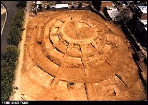 Mặc dù những ngôi mộ này bị trộm đột nhập, đánh cắp cổ vật giá trị nhưng các chuyên gia tìm thấy một số bằng chứng về việc hiến tế người.