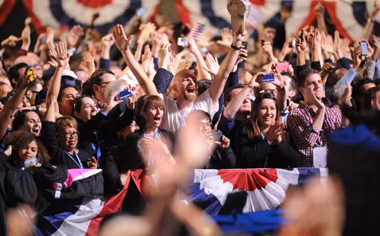 Cuộc bầu cử tổng thống Mỹ có truyền thống được tổ chức vào Thứ Ba sau ngày Thứ Hai đầu tiên của tháng 11. Do đó, ngày bầu cử sớm nhất cứ 4 năm/lần, vào năm chẵn, sẽ rơi vào ngày 2/11, muộn nhất ngày 8/11. Sở dĩ Mỹ chọn ngày Thứ Ba diễn ra bầu cử vì trước kia cử tri thường phải đi cả ngày đường để đến địa điểm bỏ phiếu. Thêm vào đó, để tránh cho ngày bầu cử rơi vào ngày nghỉ hoặc ngày lễ tôn giáo, Quốc hội Mỹ chọn ngày Thứ Ba để cử tri dành ngày Thứ 2 để đi đến địa điểm bỏ phiếu và ngày thứ 4 để trở về nhà.