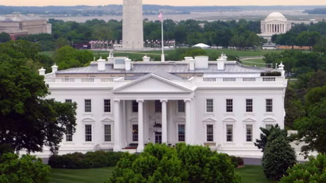 Năm 1939, Vua và Nữ hoàng Anh đã ngủ qua đêm tại Nhà Trắng khi Tổng thống Roosevelt đang đương nhiệm. Đây là lần đầu tiên một hoàng đế Anh có chuyến thăm tới Mỹ.