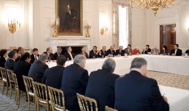 Trong Nhà Trắng có một phòng ăn rất lớn và các đầu bếp có thể phục vụ cùng lúc 140 người ăn.