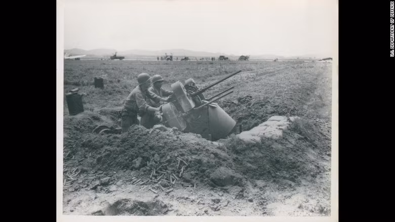 Chiến tranh Triều Tiên (1950-1953) đã tiêu tốn 341 tỷ USD. Đây là cuộc chiến giữa hai miền Triều Tiên được chia đôi ở vĩ tuyến 38. Trong đó, nửa phía bắc có sự ủng hộ của Nga, Trung Quốc, trong khi phía nam được Mỹ và đồng minh đứng hậu thuẫn.