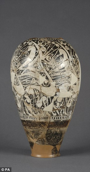 Bình gốm có niên đại vào khoảng năm 100 trước Công nguyên.