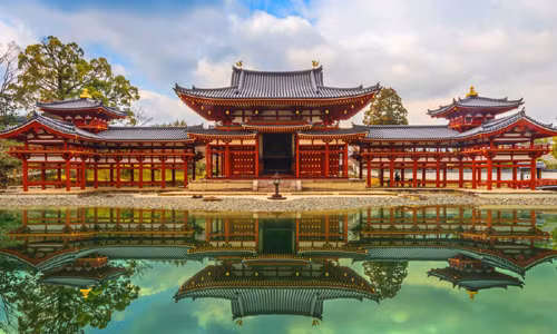  Thành phố Kyoto nổi tiếng của Nhật Bản được tạp chí du lịch Mỹ Travel + Leisure đánh giá là thành phố du lịch tốt nhất thế giới dựa trên khảo sát hàng ngàn khách du lịch. Trong ảnh là ngôi đền Byodo-in tuyệt đẹp ở Kyoto.