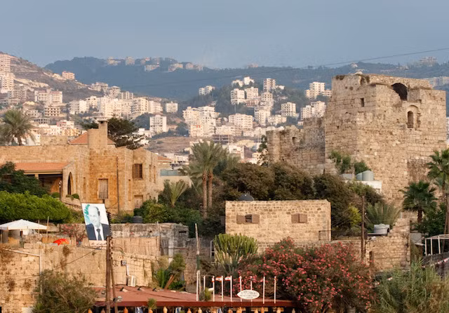 Byblos, Lebanon là một trong những cái nôi của nhiều nền văn minh cổ đại. Thành phố này có cư dân sinh sống liên tục vào khoảng 5000 năm trước mặc dù có dấu hiệu con người sinh sống từ trước đó.