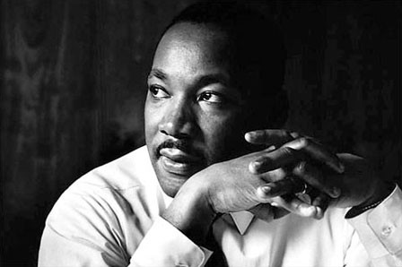 Martin Luther King bị ám sát ở Memphis, Tennessee ngày 4/4/1968. Sát thủ đã sát hại nhà hoạt động vì dân quyền, chống phân biệt chủng tộc là James Earl Ray. Các thành viên trong gia đình Martin Luther King không tin tên sát thủ kia làm điều đó một mình.