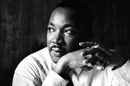 Martin Luther King bị ám sát ở Memphis, Tennessee ngày 4/4/1968. Sát thủ đã sát hại nhà hoạt động vì dân quyền, chống phân biệt chủng tộc là James Earl Ray. Các thành viên trong gia đình Martin Luther King không tin tên sát thủ kia làm điều đó một mình.