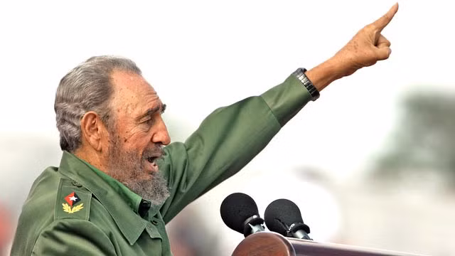 Chủ tịch Cuba Fidel Castro là một trong những nhà lãnh đạo nổi tiếng sinh vào thứ Sáu ngày 13 - ngày được coi là kém may mắn nhất trong năm. Chủ tịch Castro sinh ngày 13/8/1926.
