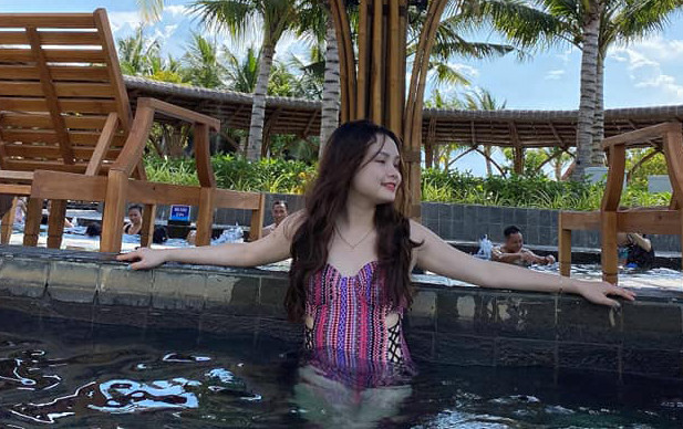 Theo điều tra, vào cuối năm 2018, Trinh đến dạy tiếng Trung cho Huỳnh Ngọc Diễm Huỳnh Ngọc Diễm (SN 1979, trú quận Ngũ Hành Sơn, Đà Nẵng) và con của Diễm.