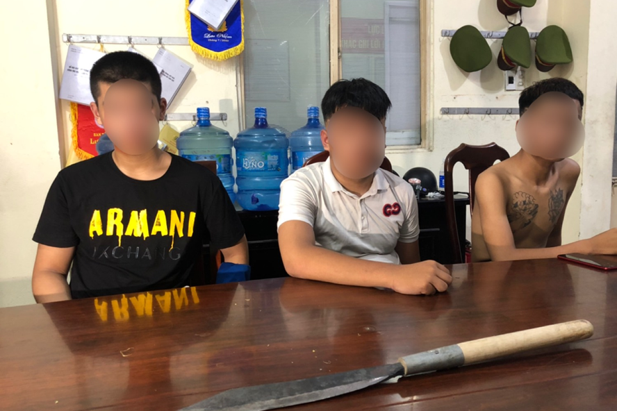  Lực lượng 911 Đà Nẵng nổ súng khống chế 2 nhóm thanh niên sắp hỗn chiến: Lúc 20h khuya 13/7/2020, CA Đà Nẵng trong quá trình tuần tra, kiểm soát trên tuyến địa bàn quận Hải Châu nhận được tin có 2 nhóm với gần 20 đối tượng đang dùng hung khí giải quyết mâu thuẫn với nhau tại khu vực đường 2/9. Trong quá trình truy đuổi, Tổ công tác đã phải nổ súng trấn áp trước thái độ hung hãn của các đối tượng.