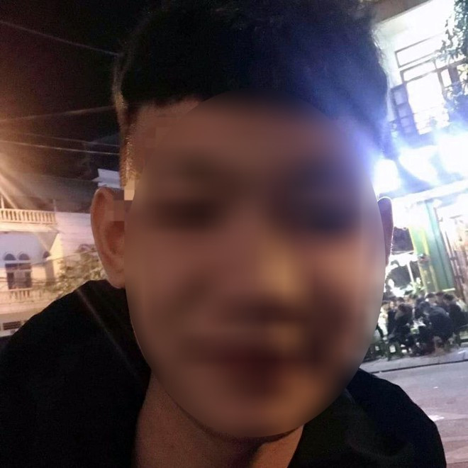 Theo một số nhân chứng cho biết, khi đến địa điểm trên, 2 nhóm học sinh đã lao vào nhau ẩu đả dữ dội. Hậu quả là có 1 trường hợp bị thương nặng với nhiều vết đâm, chém trên người. Mặc dù đã được đưa đi cấp cứu, nhưng nạn nhân đã tử vong sau đó.