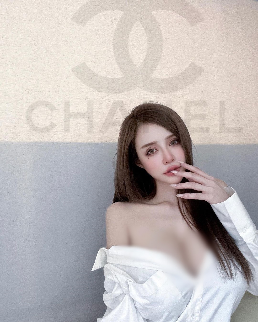 Những bức ảnh của cô nàng ngay lập tức nhận được hàng chục ngàn lượt yêu thích, chia sẻ.