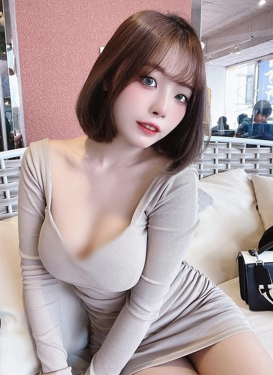 Nhờ vậy, nếu biết kết hợp trang phục, Mạt Mạt sẽ khoe được toàn bộ nét quyến rũ của mình.