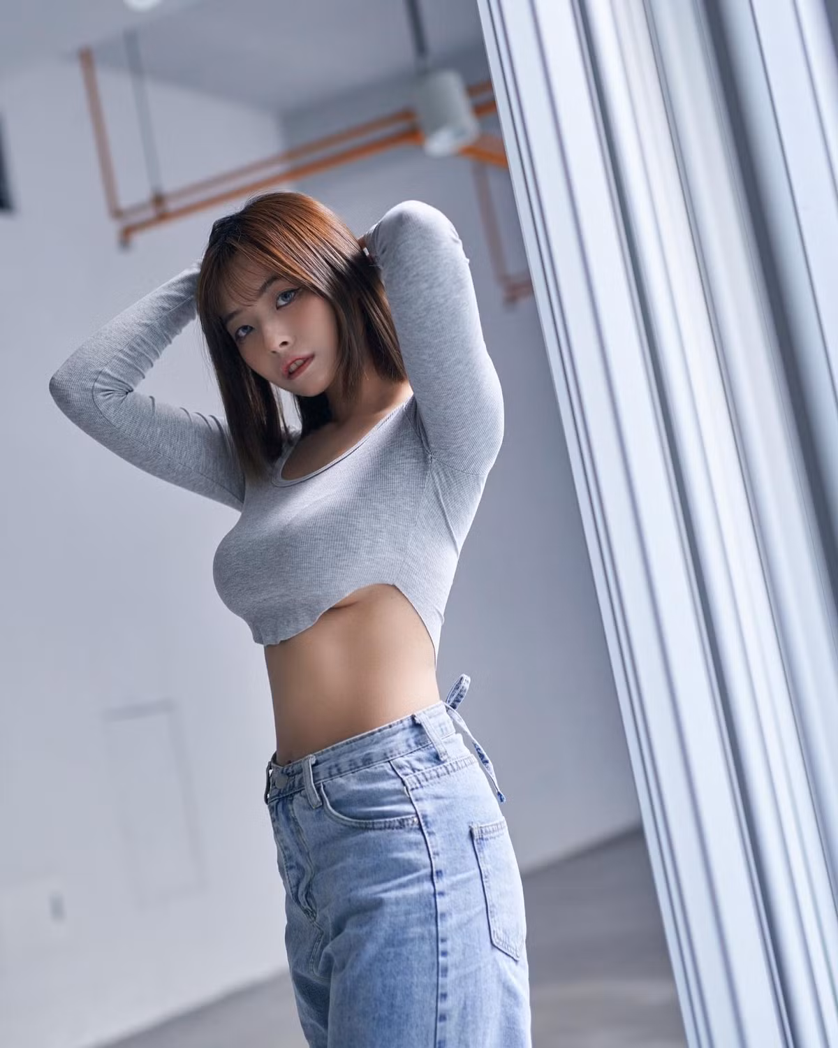 Đời thường, Mạt Mạt cũng có phong cách thời trang phóng khoáng. Cô nàng từng theo mốt hở chân ngực của các sao Hollywood và được tán dương vì không lố bịch, phản cảm như một số hot girl khác.