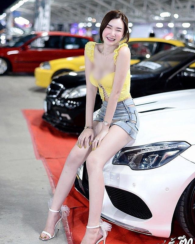 Tuy nhiên, bất chấp những lời chỉ trích, thậm chỉ chửi mắng nặng nề, hot girl này vẫn kiên trì giữ nguyên phong cách.