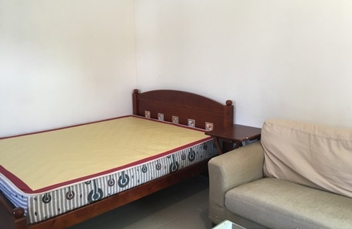 Chu nha dang tuoi me ga tinh, nam thanh nien boi roi